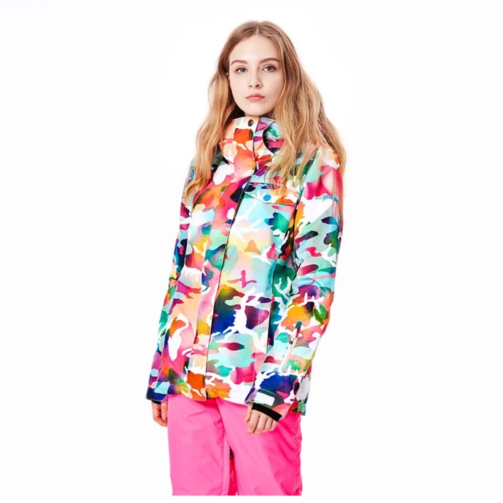 ❄️Hit the slopes in style with this Gsou-Snow ski jacket (NEW)! ❄️